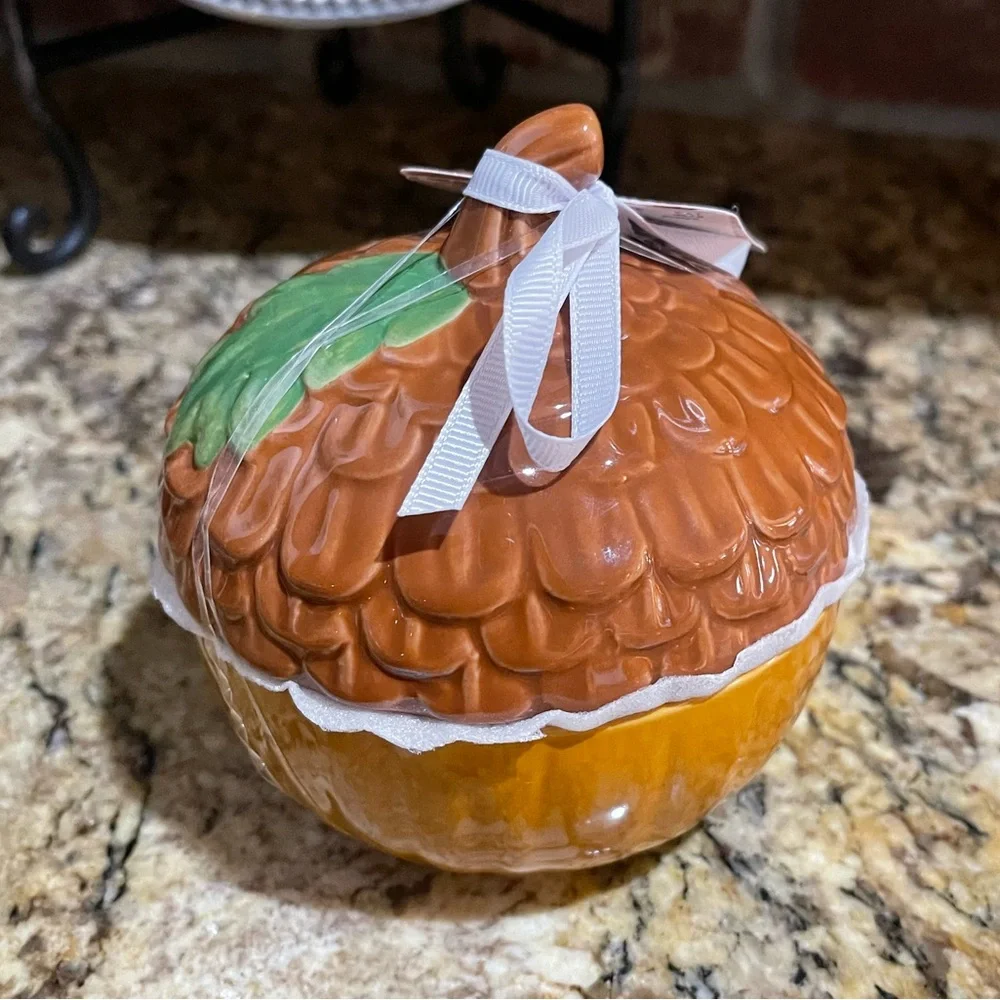 The Bakeshop ACORN shaped covered mini casserole dish  - Brand new - Adorable!